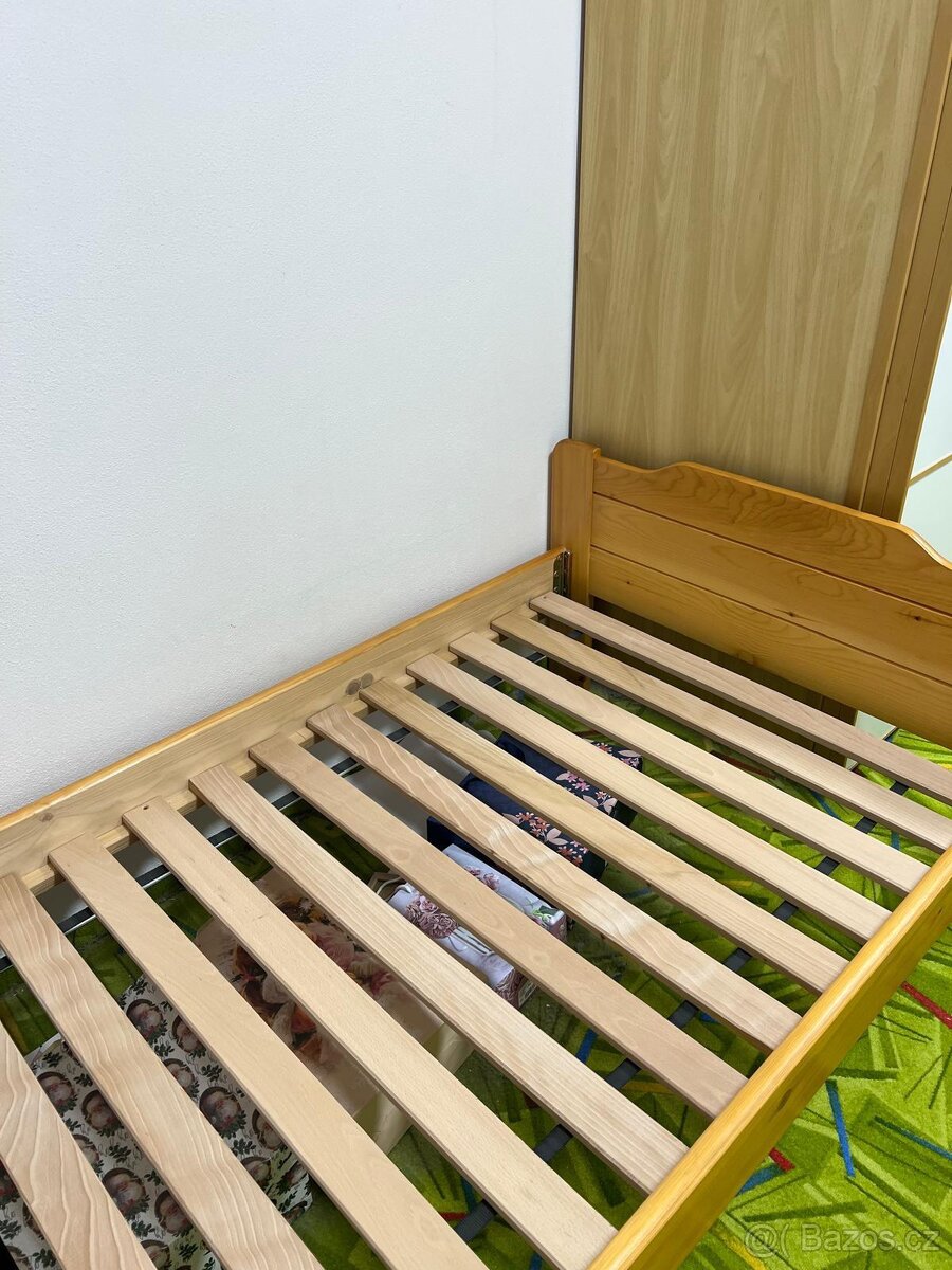 Postel s matrací