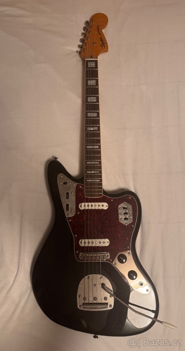Prodám elektrickou kytaru Squier Jaguar