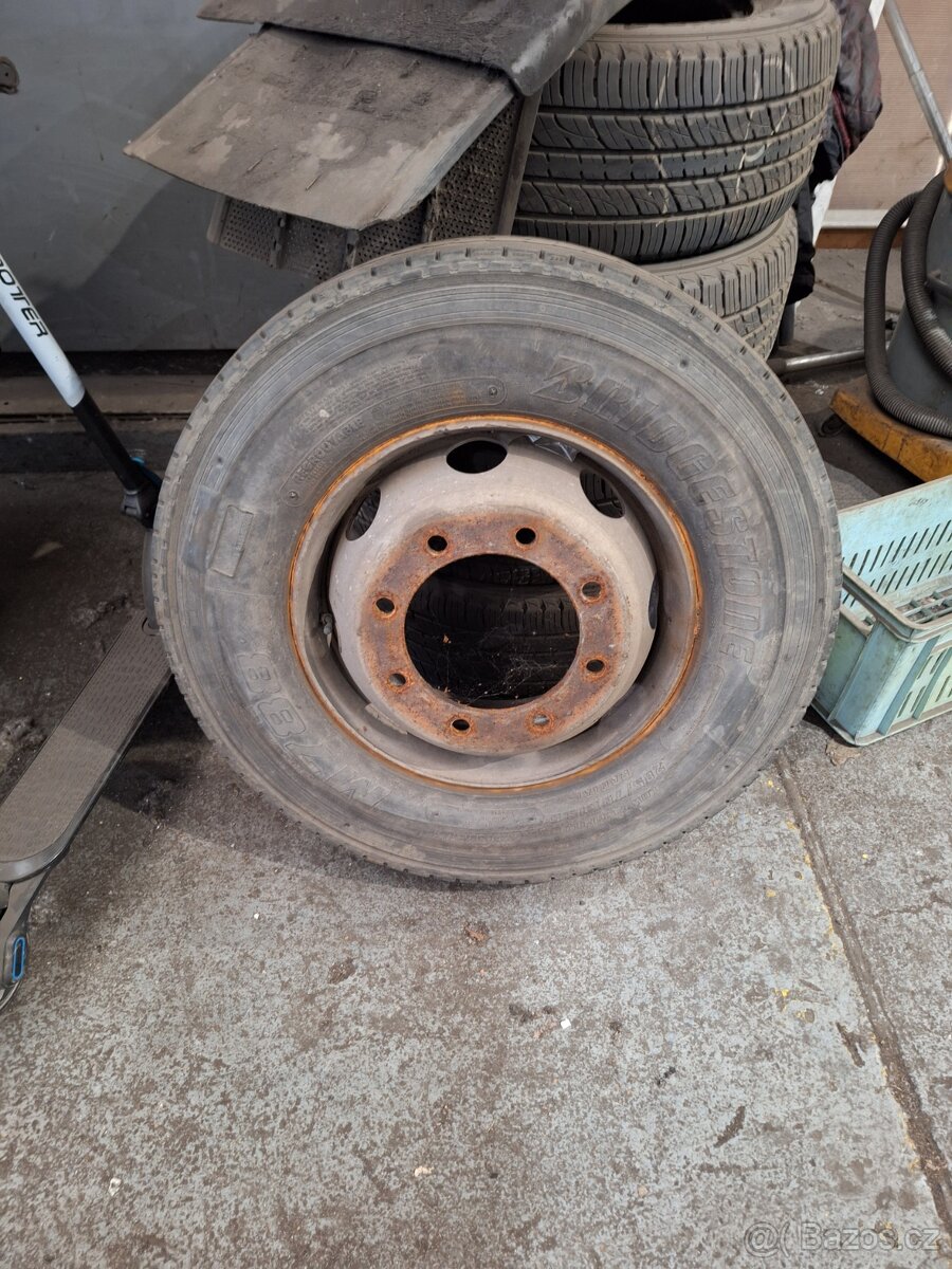 Pneu 285/70R19.5
