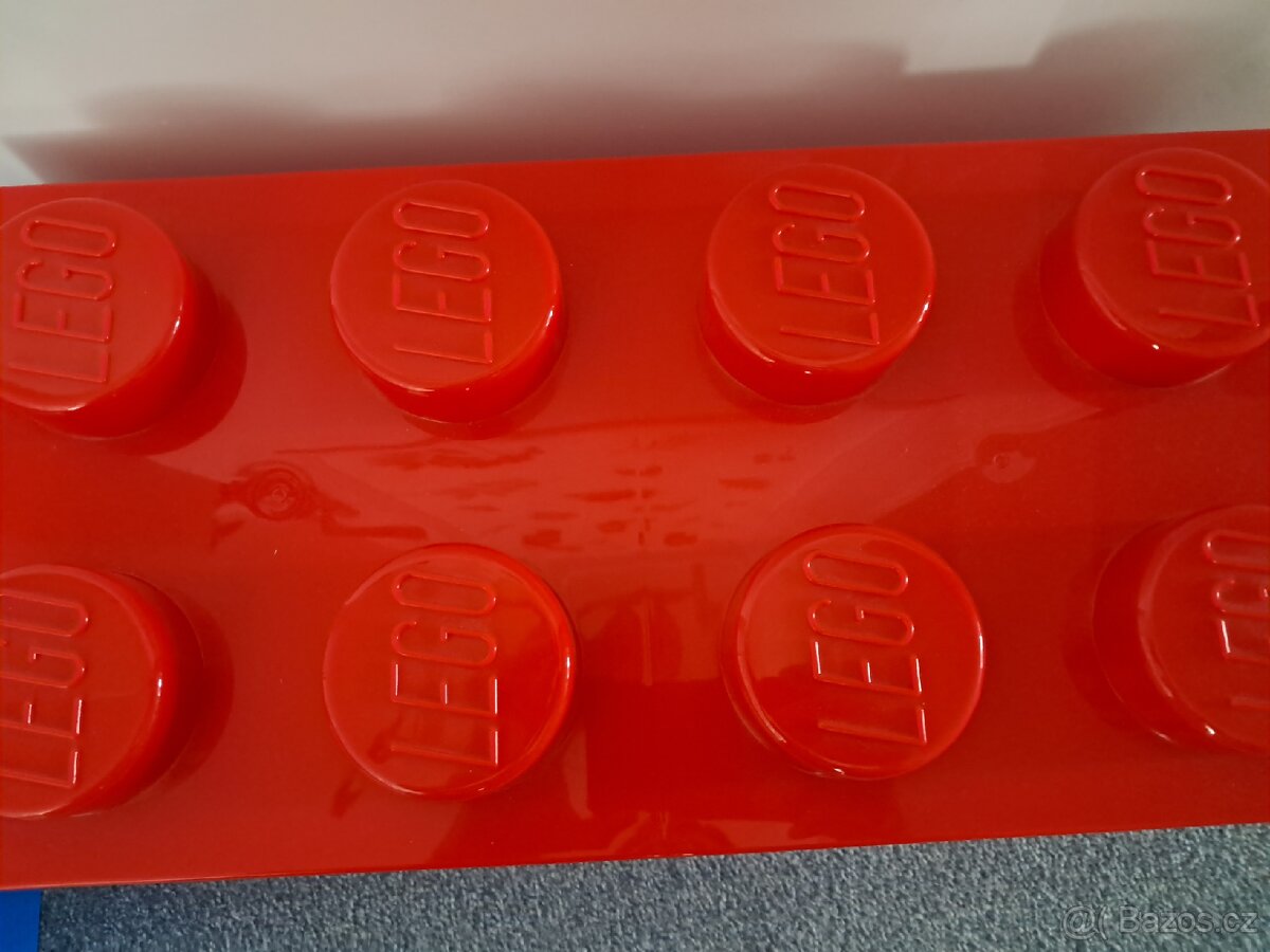 Červený velký box LEGO