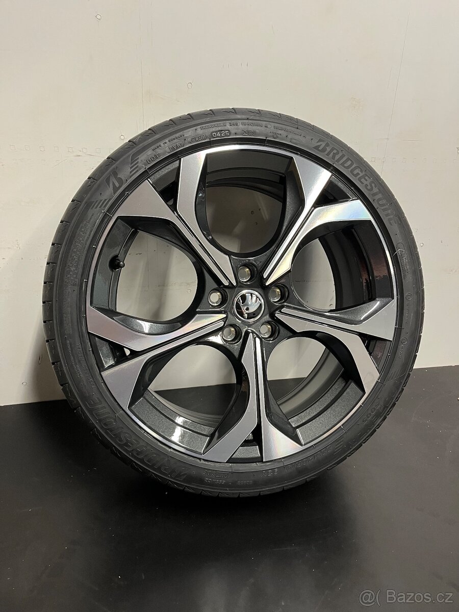 1x Octavia RS R19 Nové originální alu + nové letbi pneu