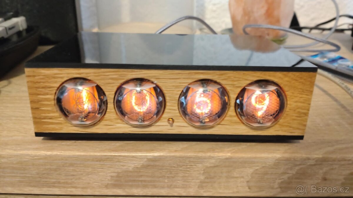 Nově sestavené digitronové hodiny