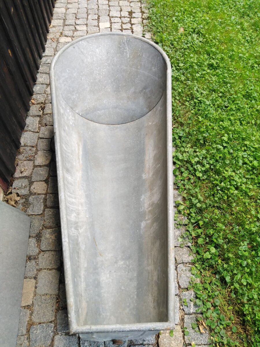 Vana pozinkovaná plechová zahradní, necky