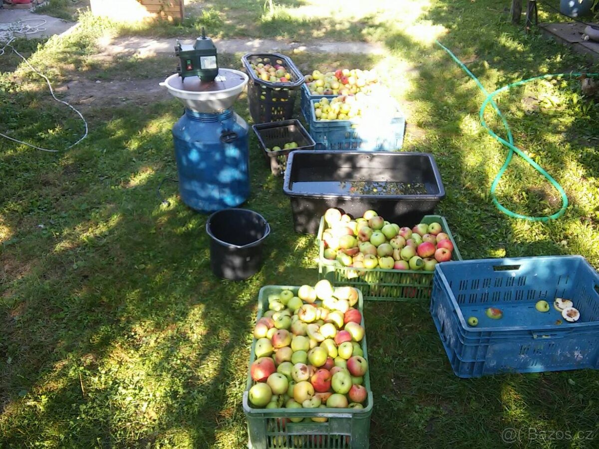 Elektrický drvič šroťák pro mletí ovoce na 220V / 1,8kW