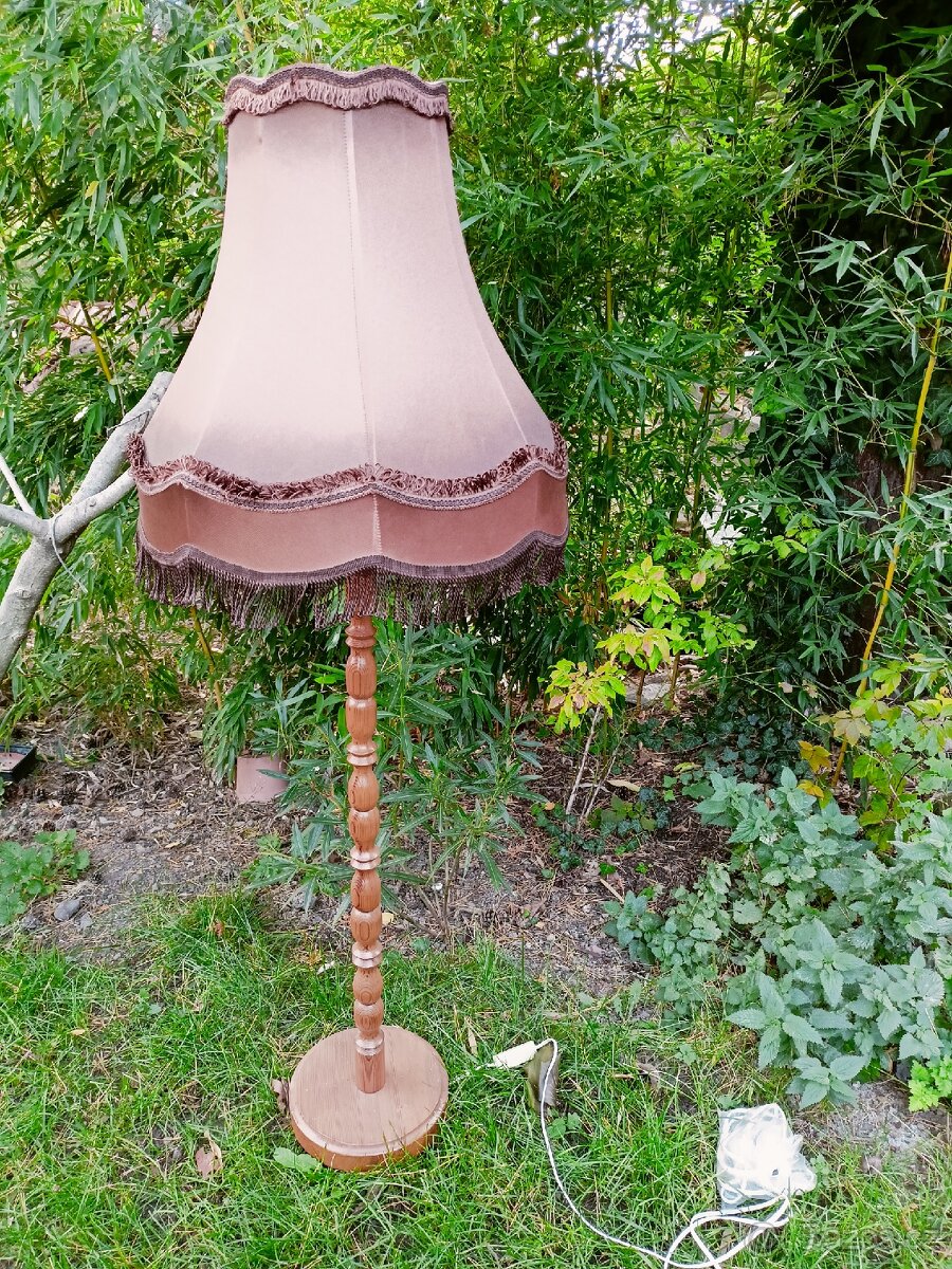 Starožitná lampa funkční