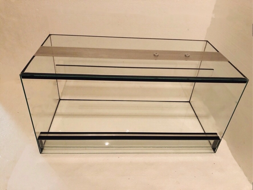 Terárium 120x50x50 bez pozadí