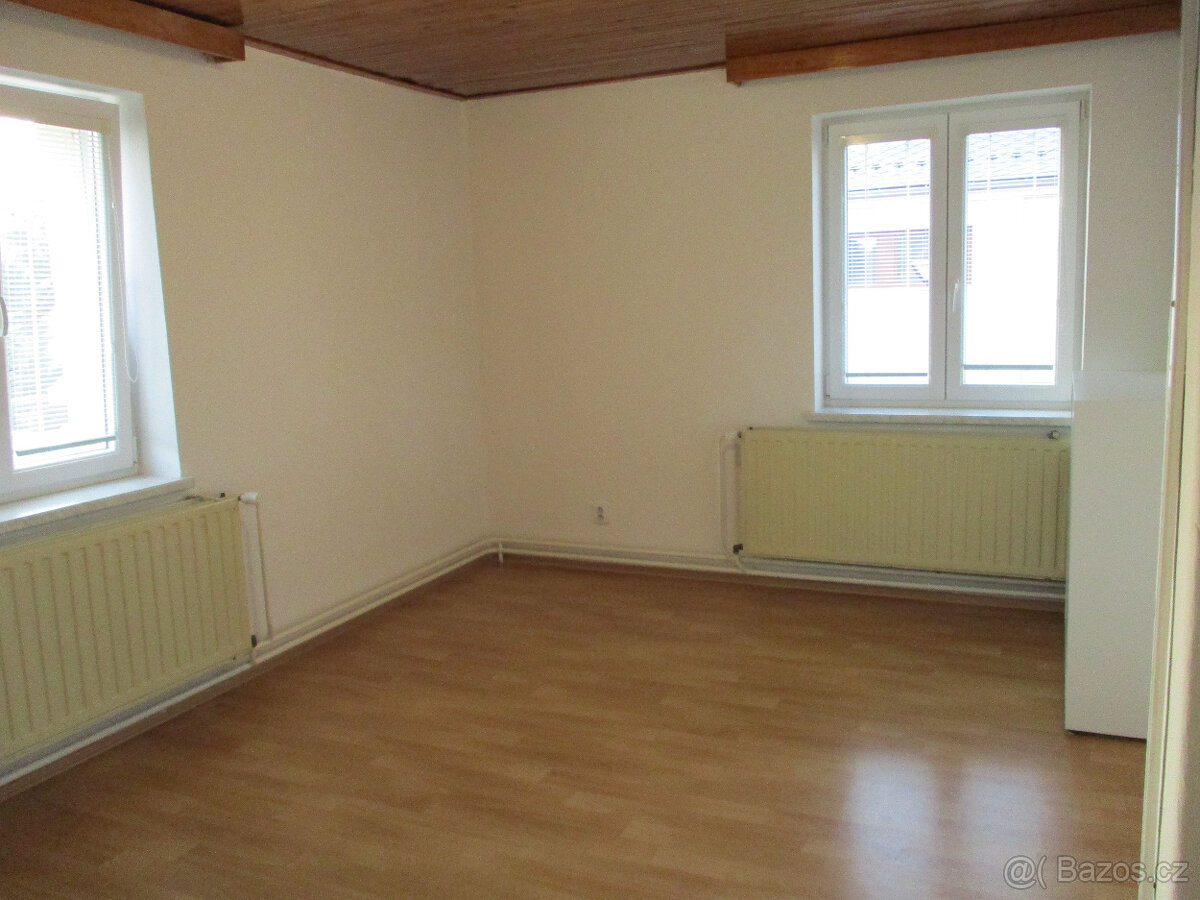 Pronájem bytu 2+1 54m2 ve 2.NP cihl. domu v Opavě