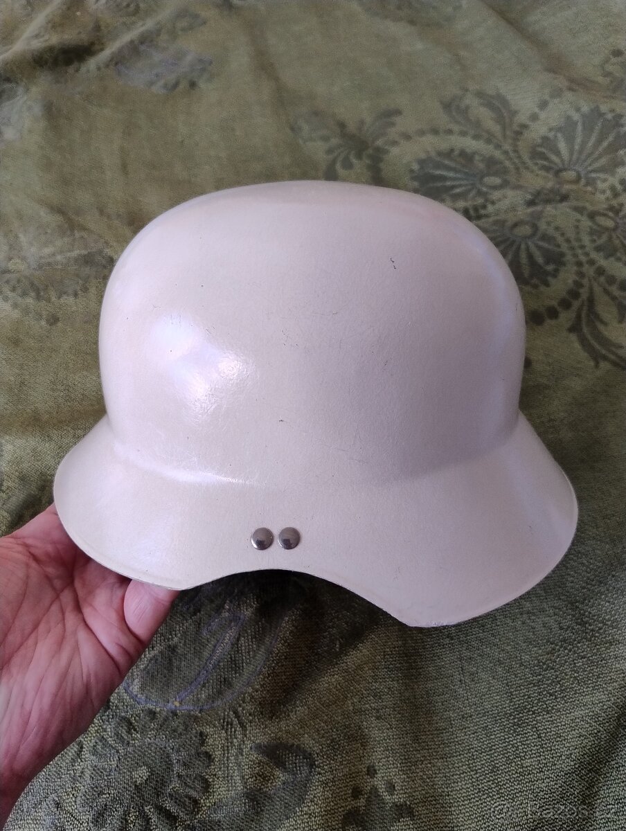 PŘILBA BUNDESWEHR HASIČSKÁ