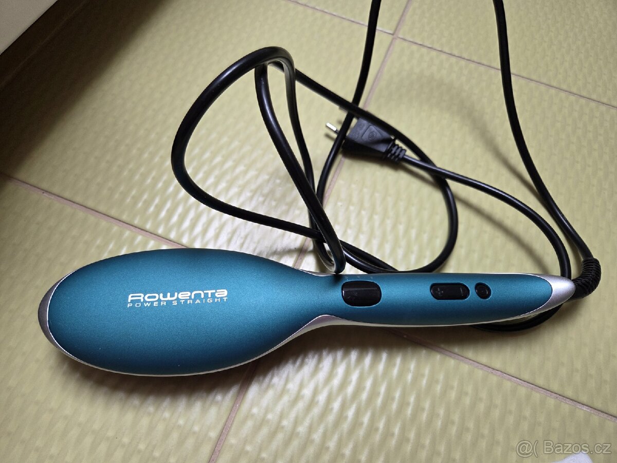 Žehlící kartáč na vlasy od Roventy