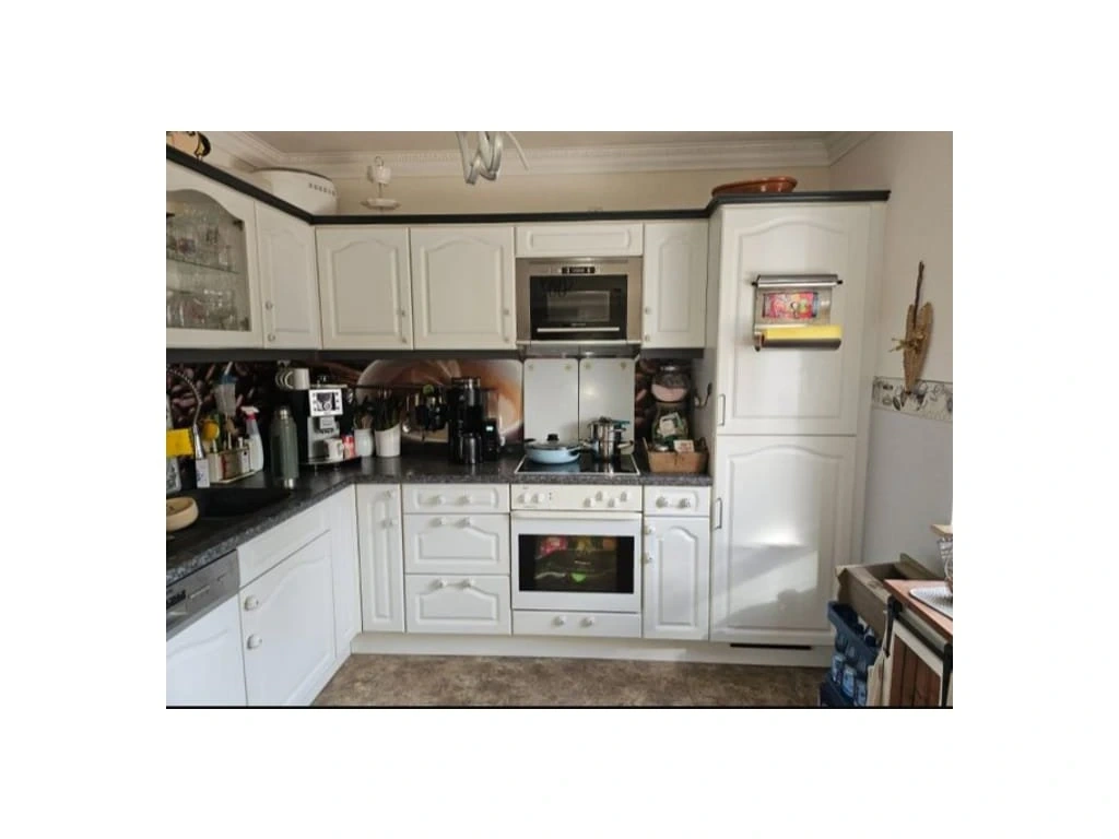 Bílá venkovská kuchyně s vestavěnými spotřebiči,5387