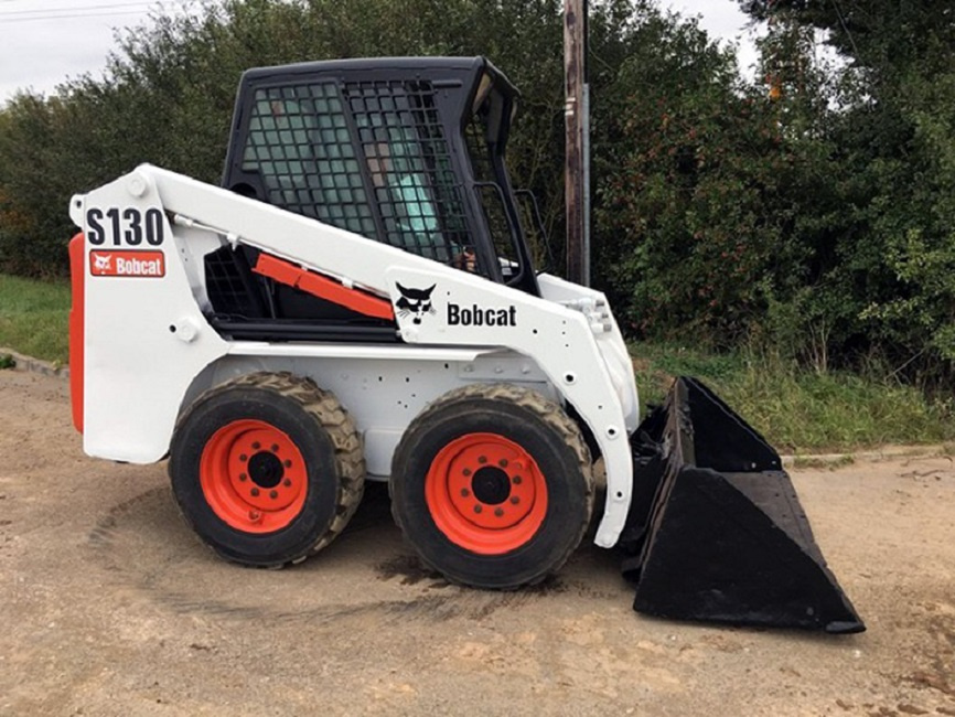 Smykový nakladač bobcat s130