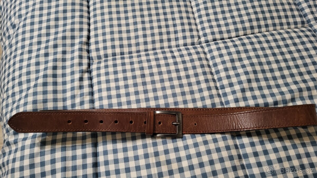 Kožené pásky s přezkou