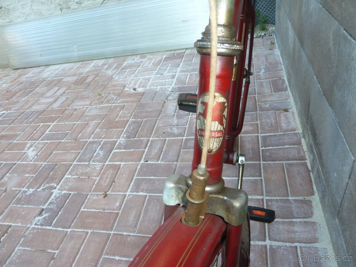 Staré polské jízdní kolo značky Universal