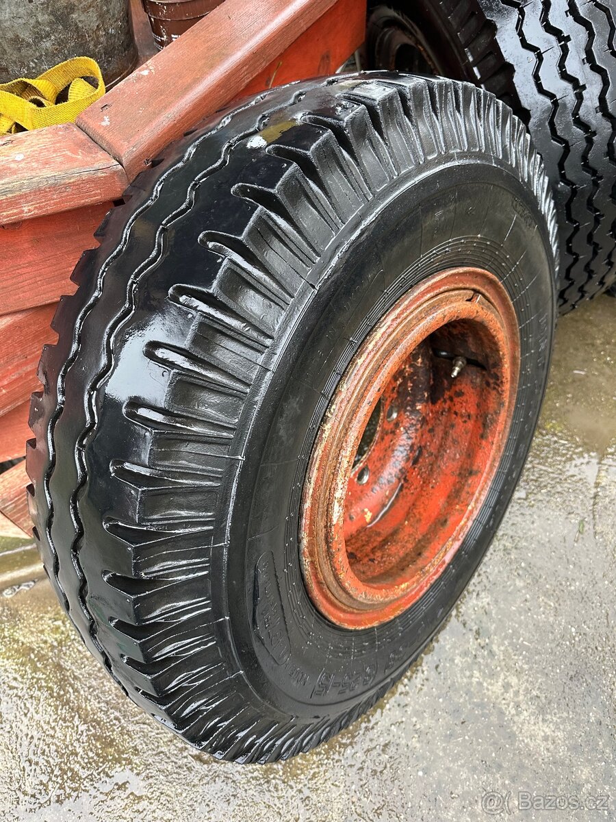 Pneu 8,25-15 DNEPROSHINA