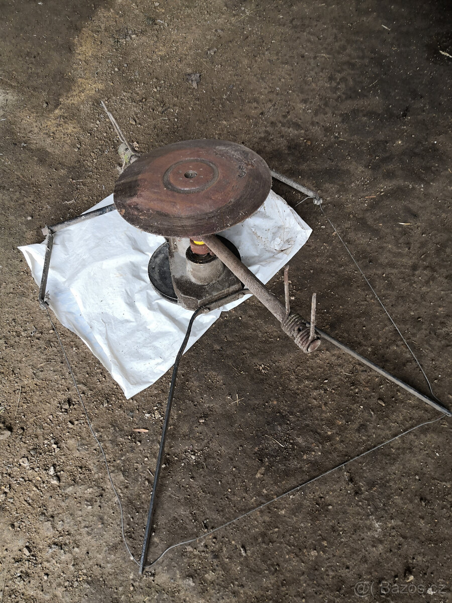 VARI rotační obraceč