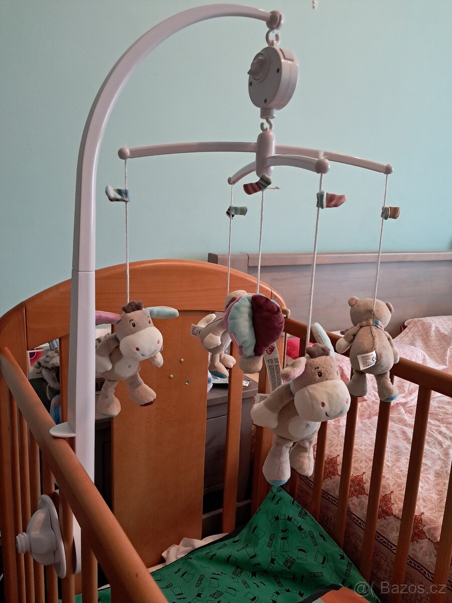 Kolotoč nad postýlku FEHN