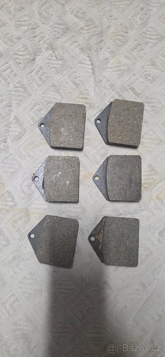 Tatra 603-nové brzdové destičky