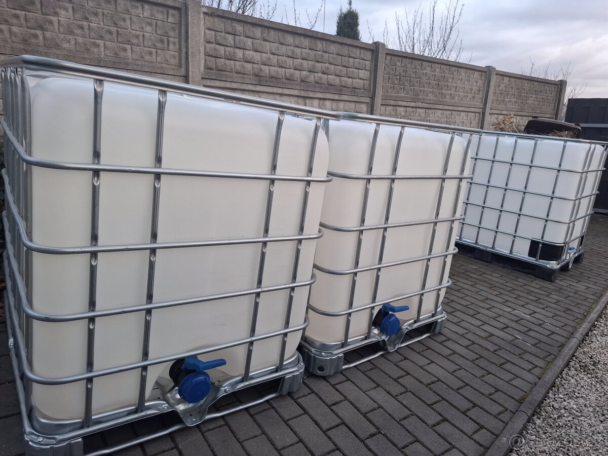 IBC 1000 L, kovová paketa