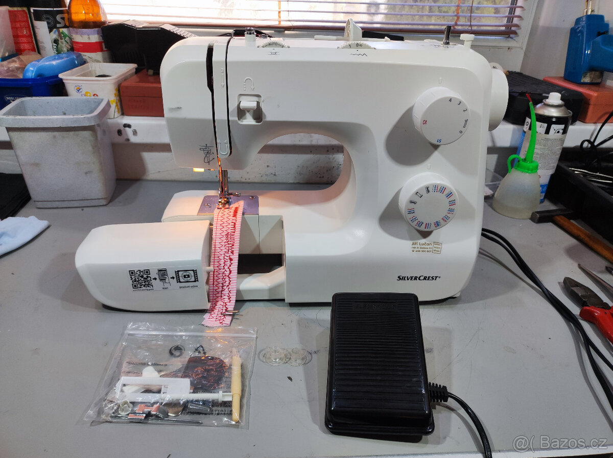 Čerstvě seřízený moderní šicí stroj Silvercrest