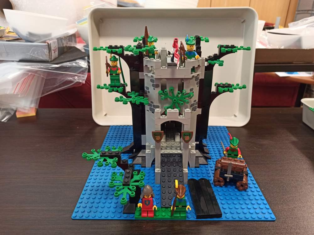 LEGO Castle 6077 Forestmen's River Fortress
