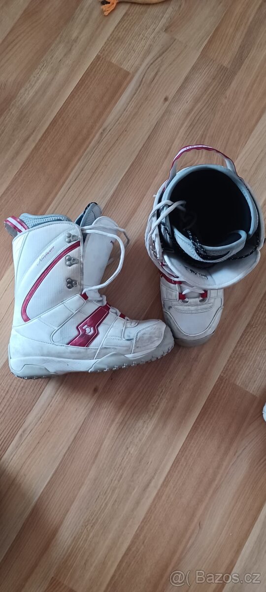 Dámský snowboard 156, boty velikost  27,5