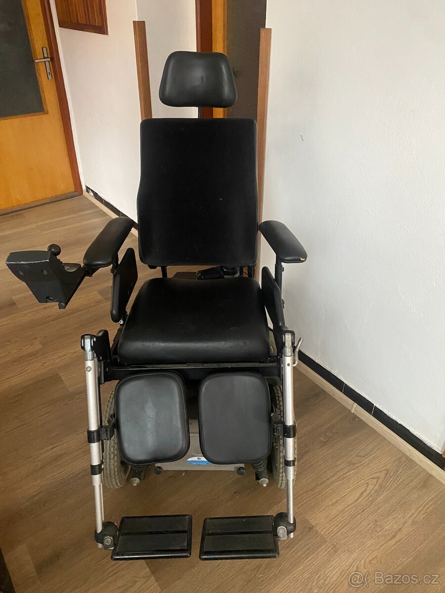 elektrický invalidní vozík
