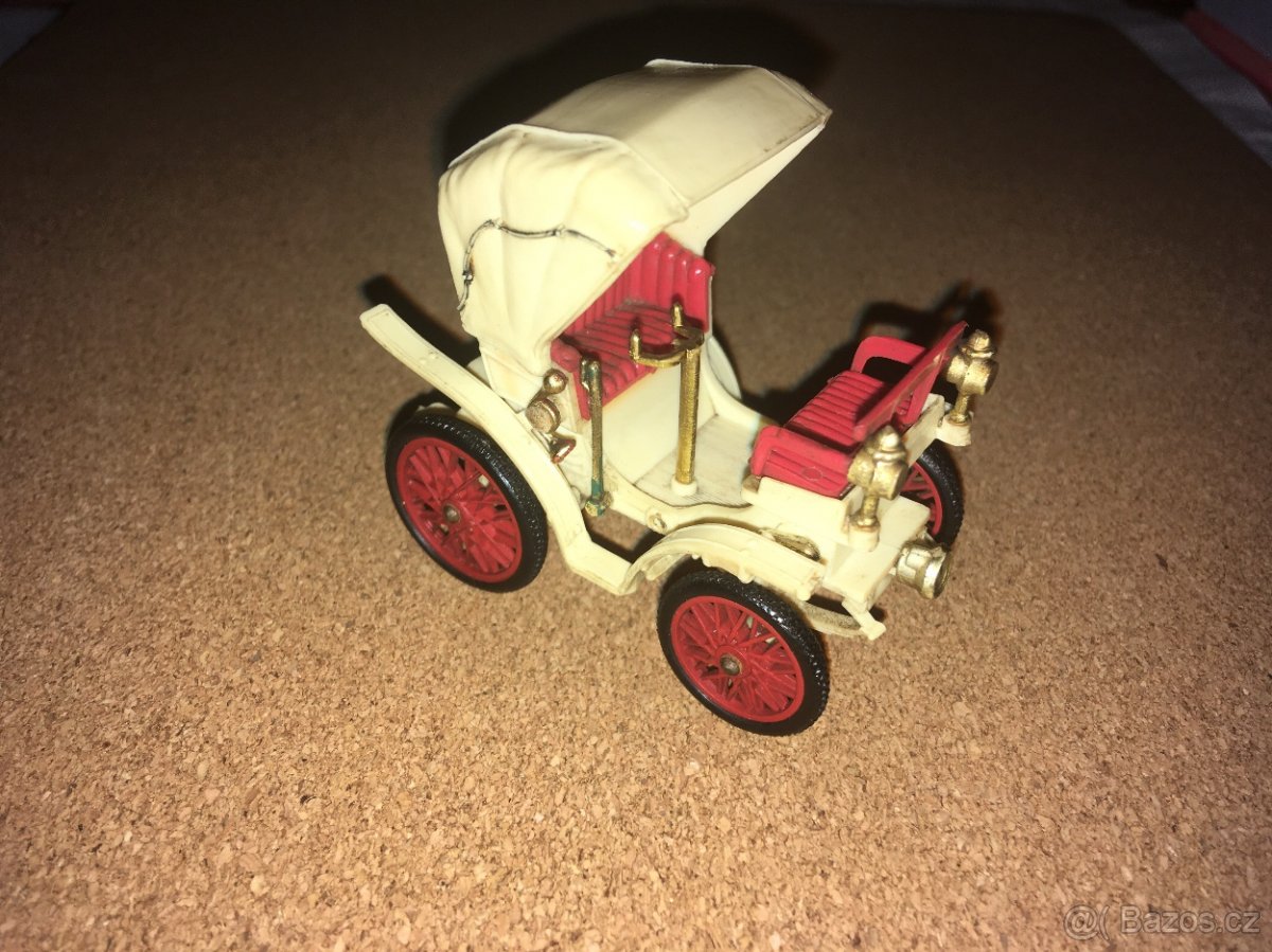 Plastový model Peugeot