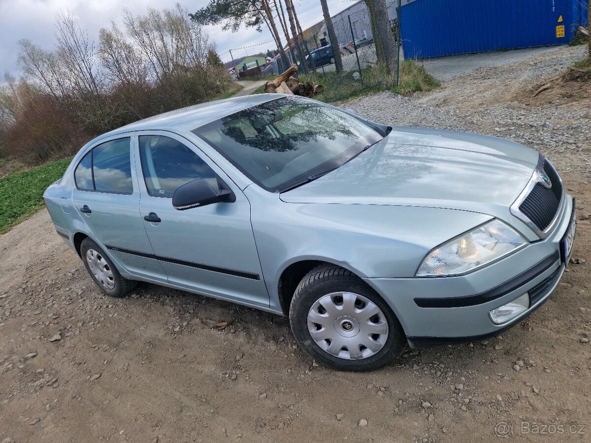 Škoda Octavia Tour 1.6 benzin - rok 6/2012 - nové ČR