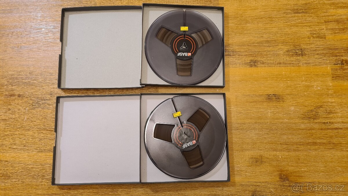 Dvě pásky AGFA na 18cm plastové cívce BASF, délka 550 m