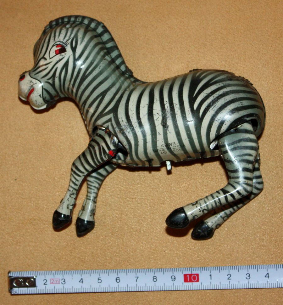 Hračka plechová zebra na klíček kolem 1970 hračky
