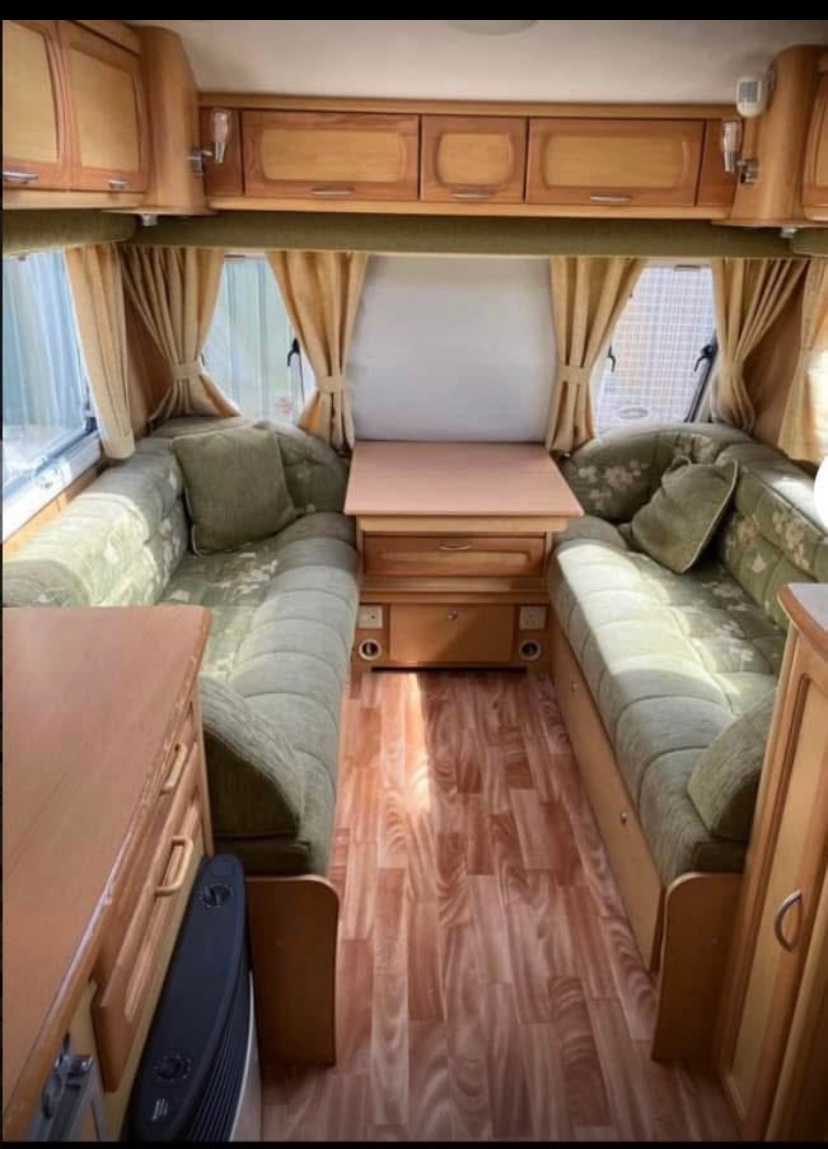 Karavan Pentara 21 rv. 2005