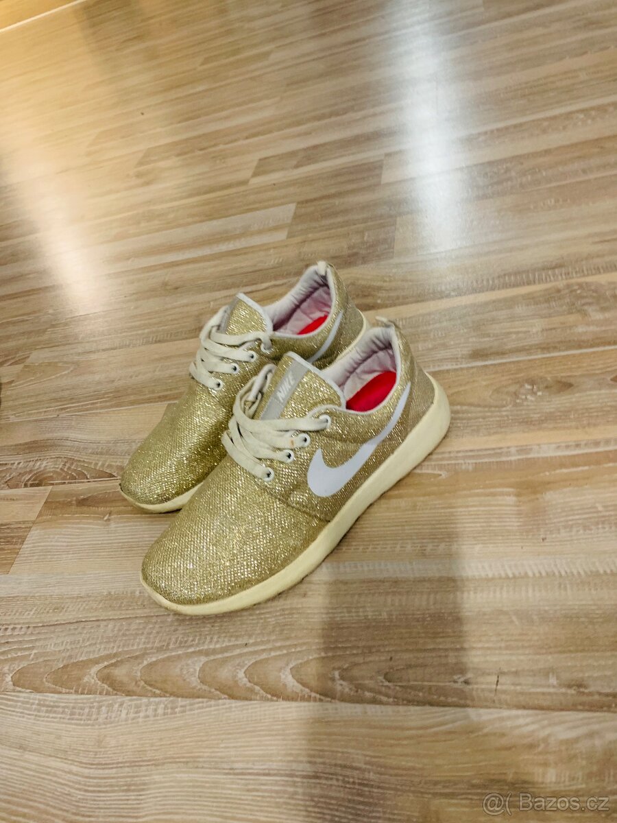Krásné tenisky,Nike.Velikost 39/40.