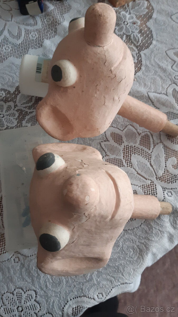 dřevěná hlava Hurvínka a Spejbla