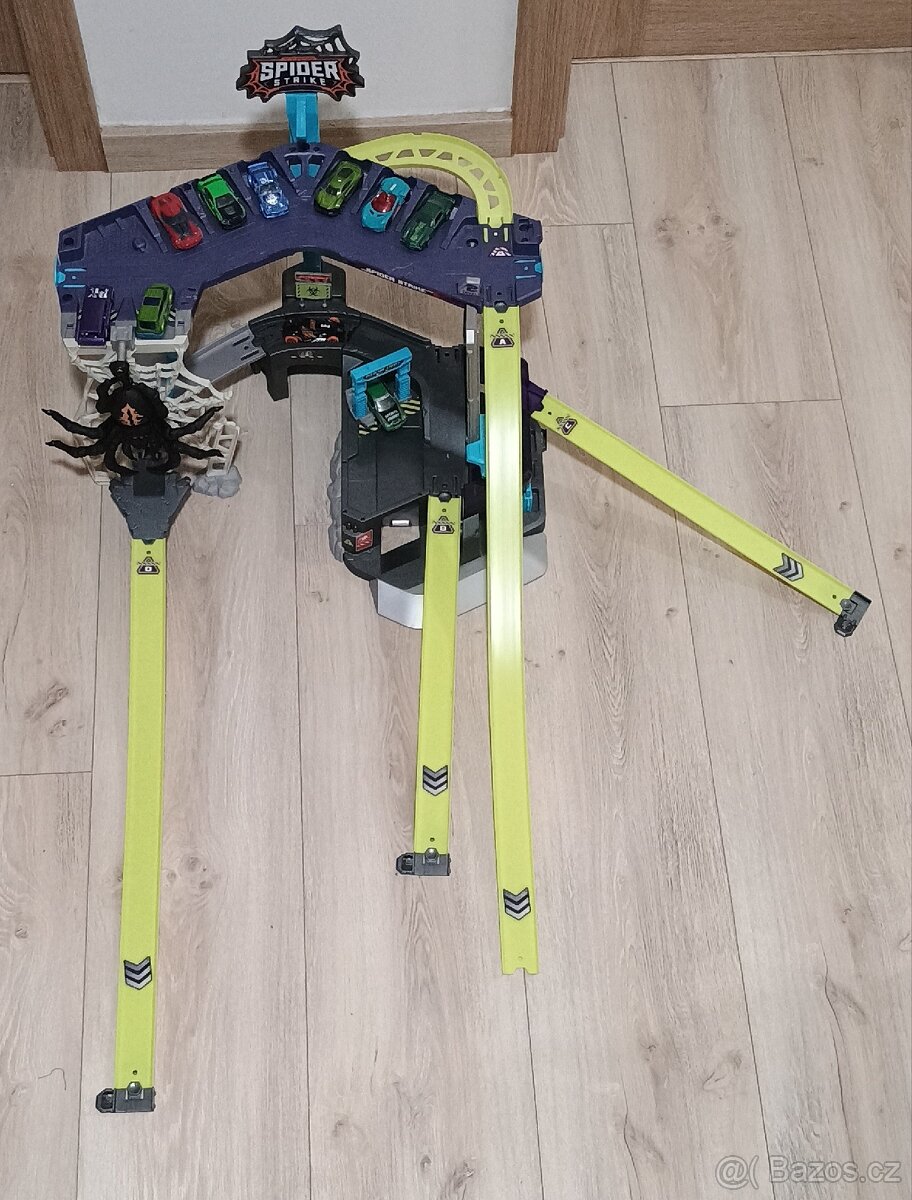 VELKÁ AUTODRÁHA PAVOUČÍ ÚTOK GARÁŽ WNDA SET