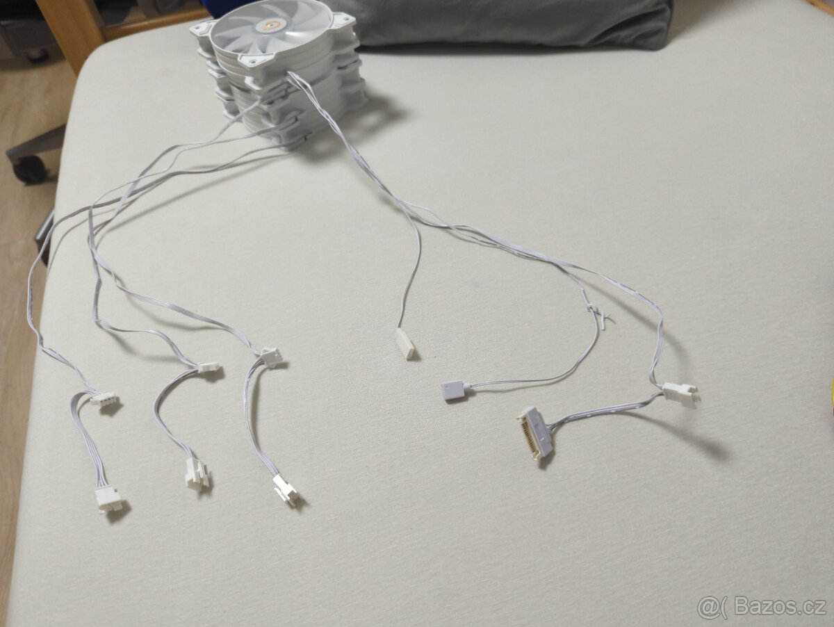 4× RGB ventilátor GameMax 120mm – bílé, jako nové