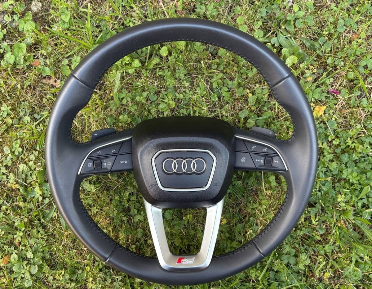 AUDI VOLANT VYHRIEVANÝ S AIRBAGOM A F1 PADLAMI