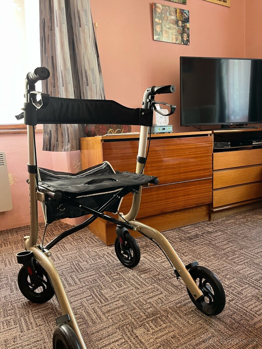 Prodám invalidní chodítko