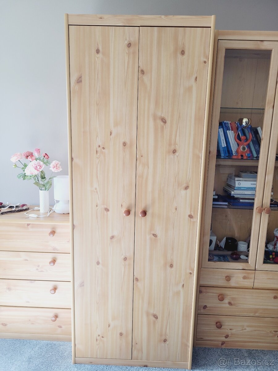 Sestava 3 ks skříní, bez poskození, levně