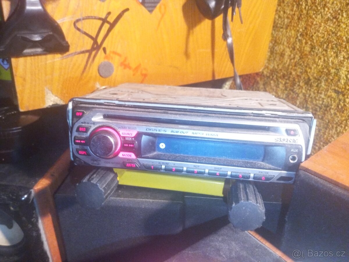 Sony Xplod CDX - GT220