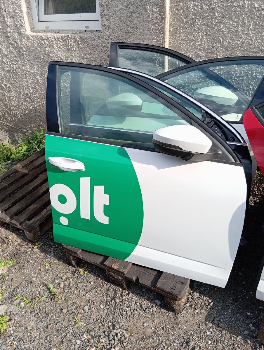 Škoda Octavia 3 iii práve přední dveře LS9R