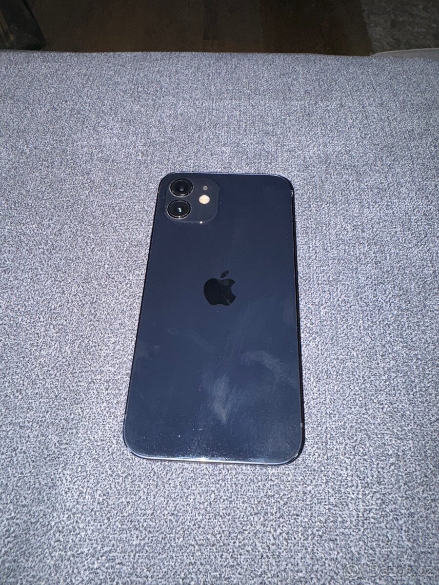 iPhone 12 64 GB Černý – velmi dobrý stav