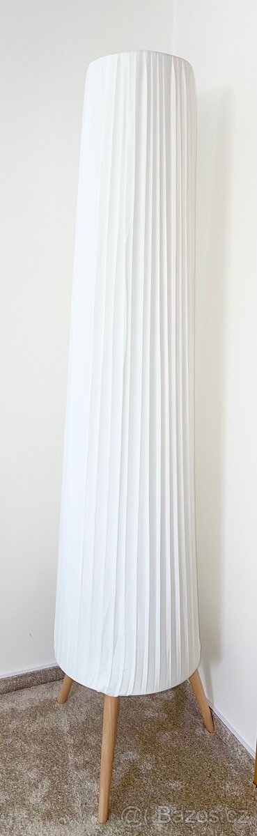 Stojací lampa