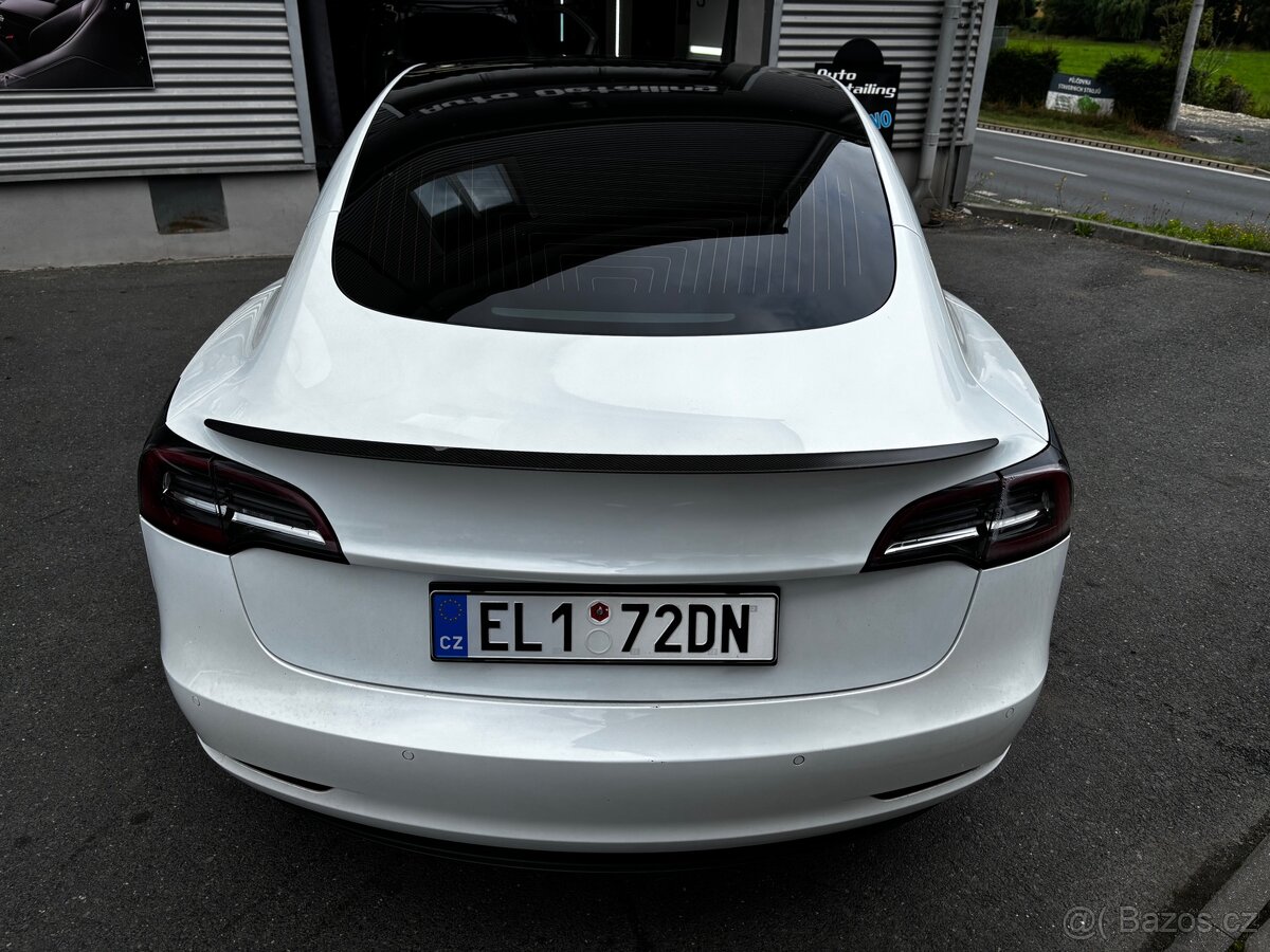 Zadní křídlo Tesla Model 3 Performance