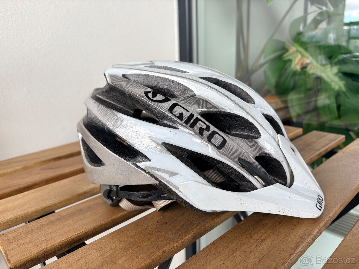 Cyklistická přilba Giro