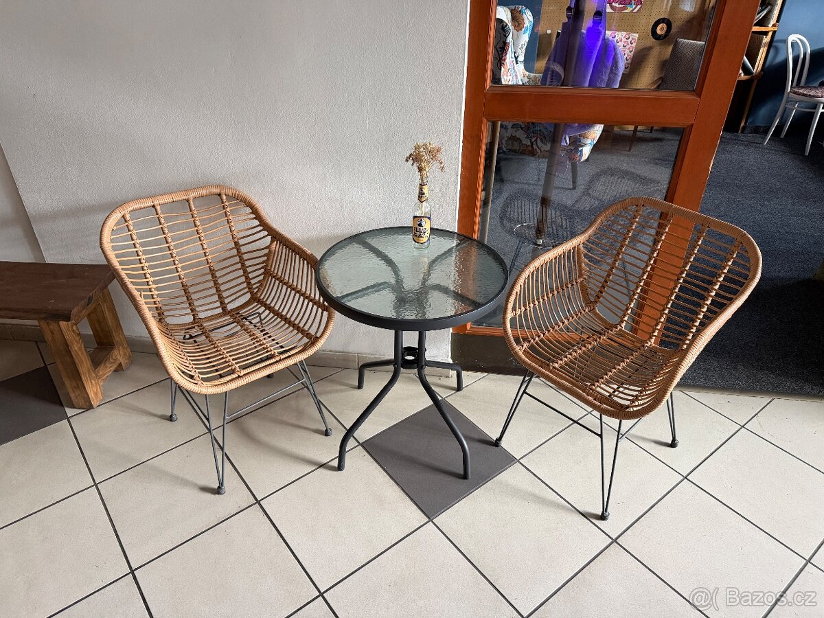 Zahradní set 2x ratanová židle a stůl sklo/kov