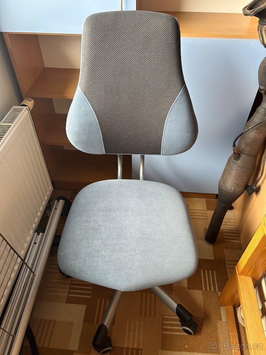 Rostoucí kancelářská židle