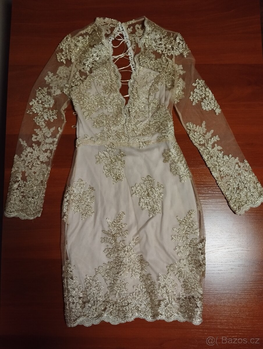 Super šaty pro modelku