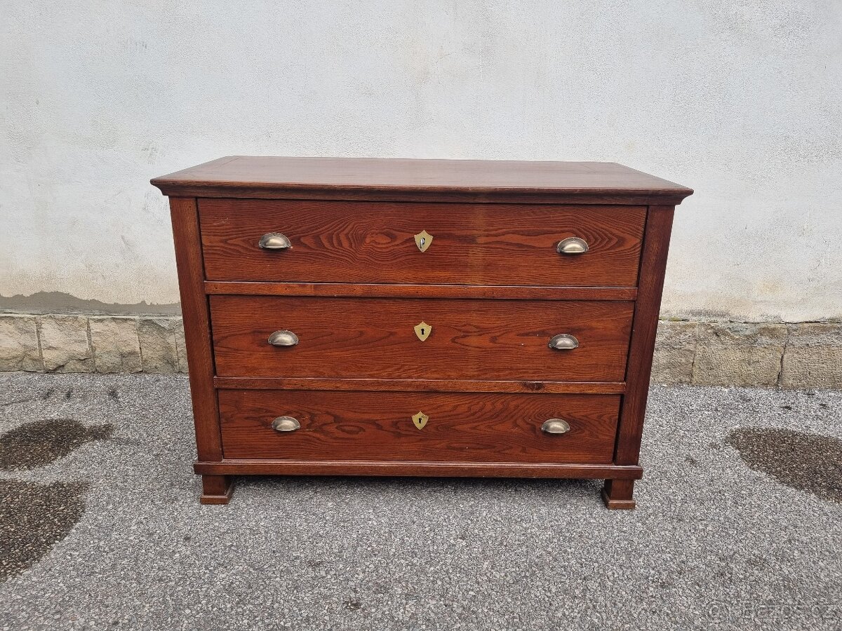 STARÁ DUBOVÁ KOMODA