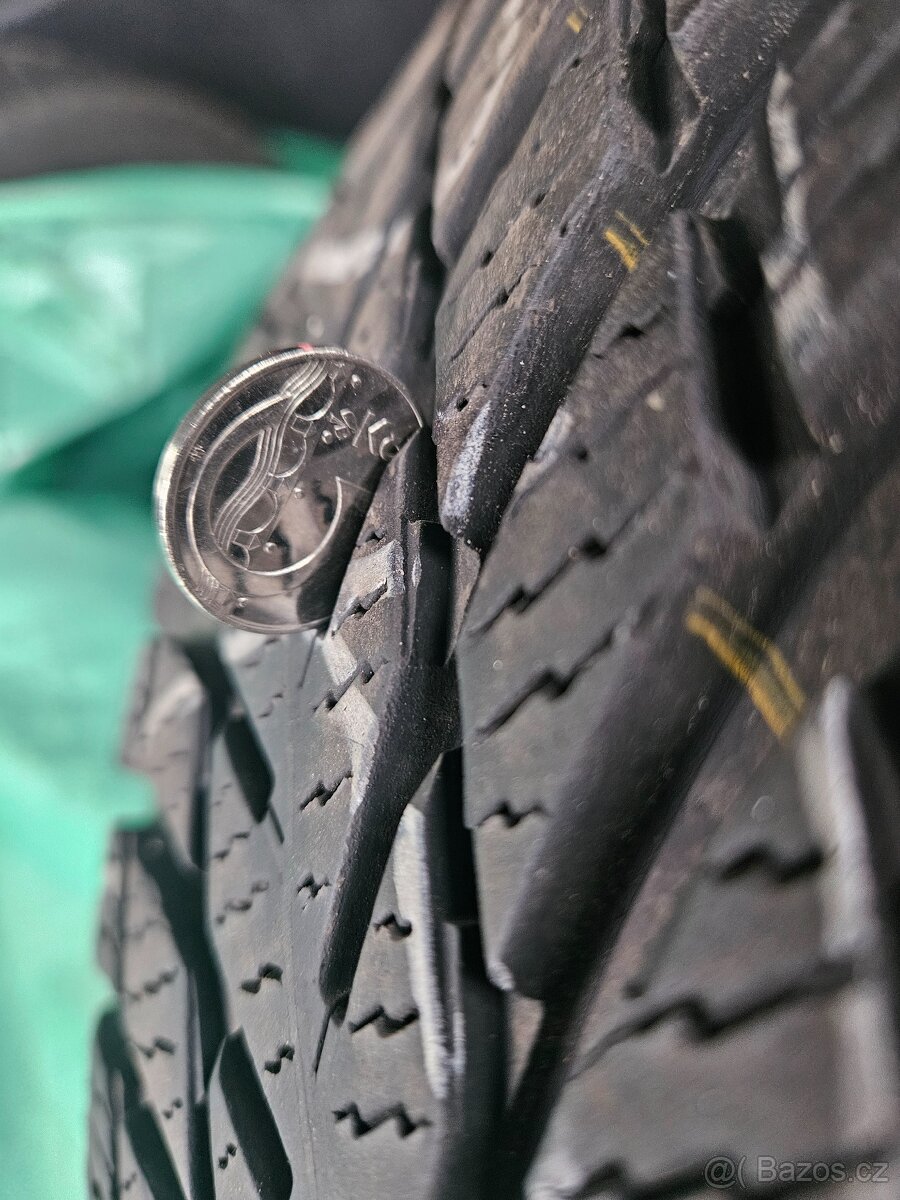 Zimni pneu + plechove disky