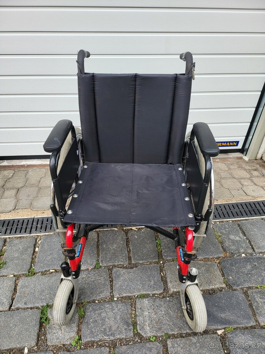 invalidní vozík, 4 brzdy, široký -